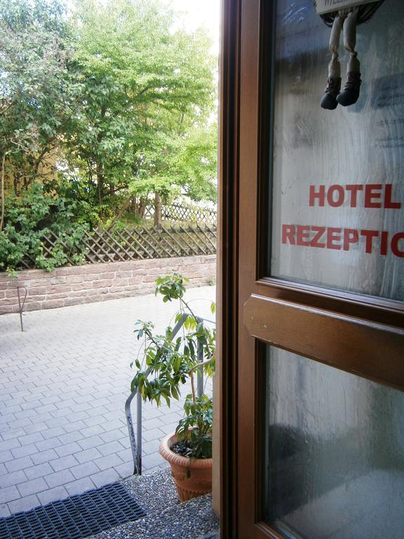 וואלדברון Hotel Strauss מראה חיצוני תמונה